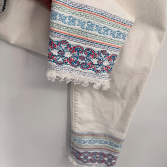 Chico's 0.5   White Pull-On  Ankle Pants Embroidered Hem Frayed Edge Womens Size - Picture 2 of 13